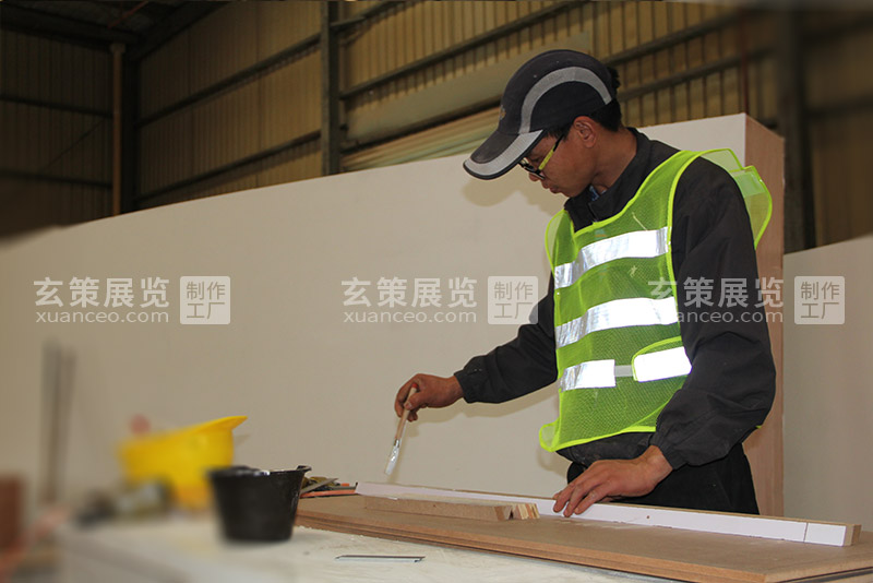 91免费视频APP展覽工廠工人